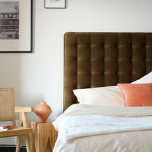 将图片加载到图库查看器,Nordic retro master bedroom vintage soft bed