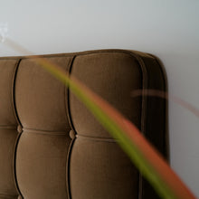 将图片加载到图库查看器,Nordic retro master bedroom vintage soft bed