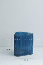 将图片加载到图库查看器,Modern green blue glass vase creative geometric flower