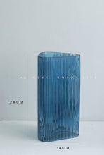 将图片加载到图库查看器,Modern green blue glass vase creative geometric flower