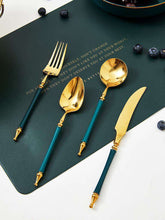 Carregar imagem no visualizador da galeria, Malachite Green 304 Stainless Steel Western Steak Cutlery Set