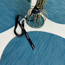 Carregar imagem no visualizador da galeria, PVC oval placemat American stylish table mat