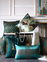 Carregar imagem no visualizador da galeria, Dark green satin jacquard pillowcase
