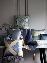 Carregar imagem no visualizador da galeria, Light luxury soft decoration hall model room decoration pillow cushion