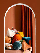 Carregar imagem no visualizador da galeria, Triangular Pyramid Triangle Three-dimensional Heterosexual Velvet Pillow