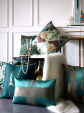 Carregar imagem no visualizador da galeria, Dark green satin jacquard pillowcase