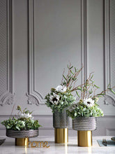 Carregar imagem no visualizador da galeria, Light luxury simulation floral flower mirror tray vase set