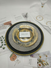 Carregar imagem no visualizador da galeria, Modern European-style electroplated grid glass striped dinner plate
