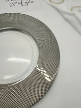 Carregar imagem no visualizador da galeria, Modern European-style electroplated grid glass striped dinner plate
