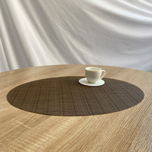 Carregar imagem no visualizador da galeria, PVC oval placemat American stylish table mat
