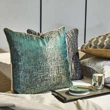 Cargar imagen en el visor de la galería, LIVING ROOM BLACK GREEN WILD SHELL PILLOWCASE
