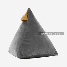 Cargar imagen en el visor de la galería, Triangular Pyramid Triangle Three-dimensional Heterosexual Velvet Pillow
