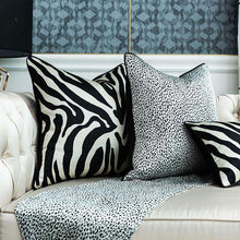 将图片加载到图库查看器，BLACK WHITE STRIPED NORDIC STYLE LEOPARD PILLOWCASE
