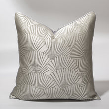 Cargar imagen en el visor de la galería, LIVING ROOM BLACK GREEN WILD SHELL PILLOWCASE
