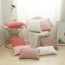 Cargar imagen en el visor de la galería, Diamond plush lumbar pillowcase
