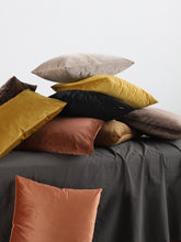 Cargar imagen en el visor de la galería, Velvet simple pure color pillow cushion pillowcase
