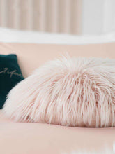 Cargar imagen en el visor de la galería, Home style highlighted plush ins wool pillowcase cushion
