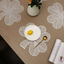 将图片加载到图库查看器，PVC hollow design clover non-slip insulation table mat
