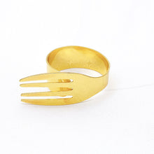 将图片加载到图库查看器，Metal fork design golden napkin buckle ring
