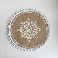 Cargar imagen en el visor de la galería, Nordic woven cotton and linen insulation placemat
