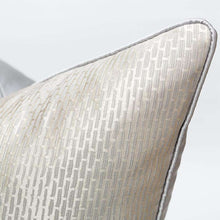 Cargar imagen en el visor de la galería, SATIN SIMPLICITY ALL-MATCH DARK PLAID SILVER THROW PILLOWCASE
