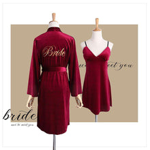 Carregar imagem no visualizador da galeria, Customized dressing gown velvet embroidery two-piece set
