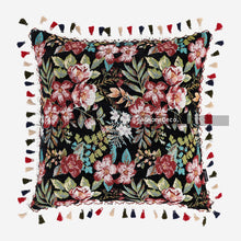 Cargar imagen en el visor de la galería, Kilim Ethnic style Moroccan embroidery unique floral pillowcase
