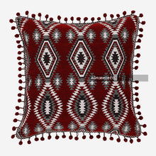 Carregar imagem no visualizador da galeria, Kilim Ethnic style Moroccan embroidery unique floral pillowcase
