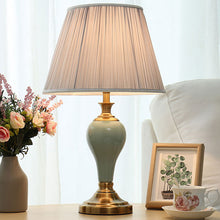 Cargar imagen en el visor de la galería, European style ceramic bedroom bedside fabric table lamp
