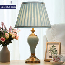 Cargar imagen en el visor de la galería, European style ceramic bedroom bedside fabric table lamp
