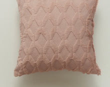 Charger l&#39;image dans la galerie, Diamond plush lumbar pillowcase
