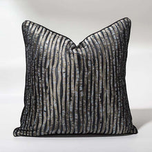 Carregar imagem no visualizador da galeria, LIVING ROOM BLACK GREEN WILD SHELL PILLOWCASE
